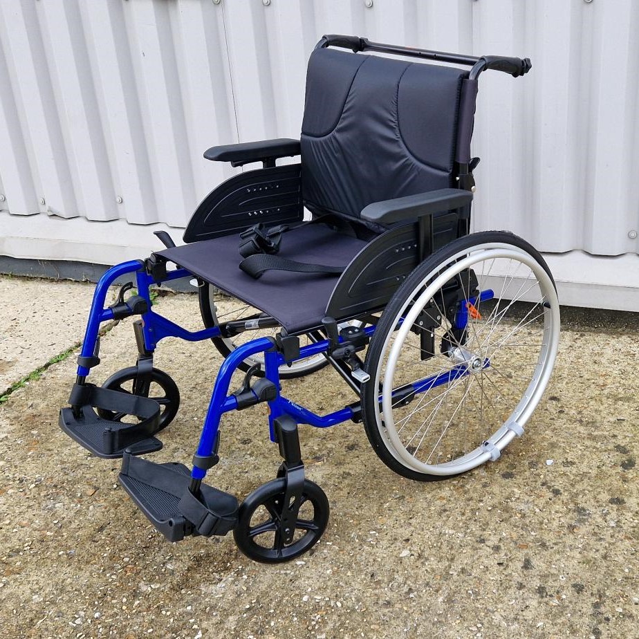 Bariatric wheelchair front